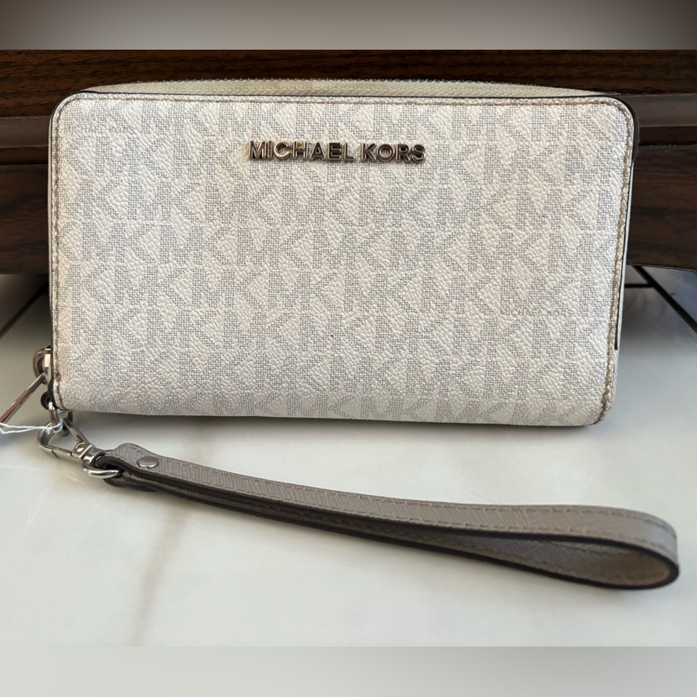 Michael Kors Jet Set Travel Large Flat Phone Case Zip Around Wallet/ Wristlet